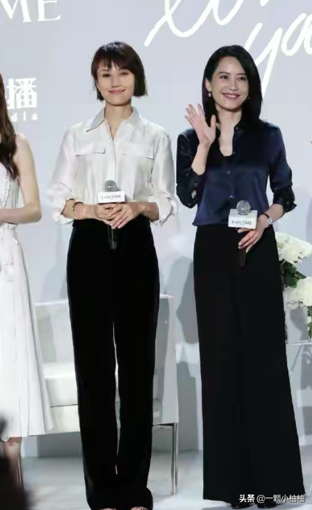 当44岁#袁泉#同框51岁#俞飞鸿#，终于见识了什么是气质美