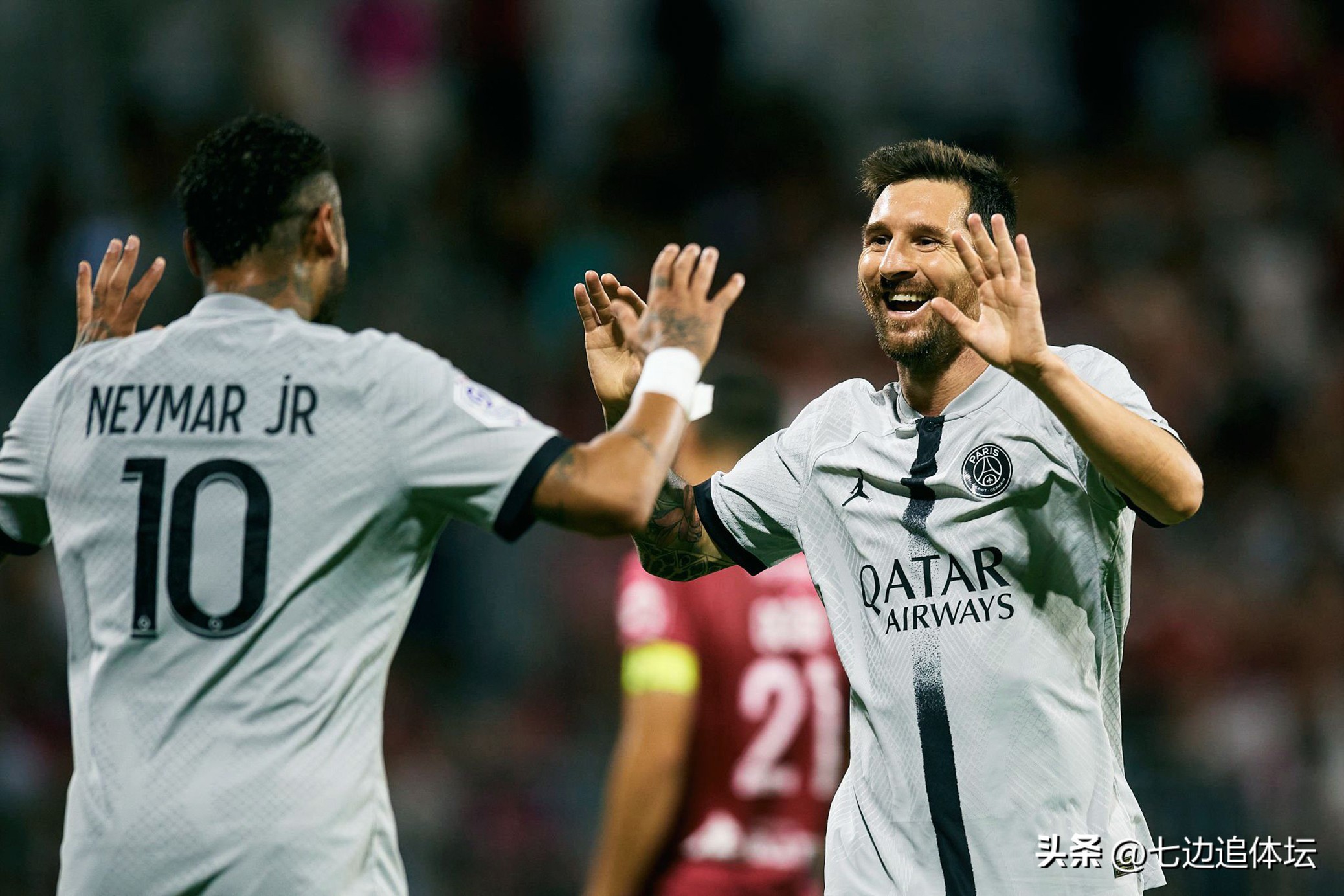 巴黎已准备好签梅西的资金（巴萨坏消息！曝巴黎提前续约梅西：2年合同6000万，2.2亿巨星利好）