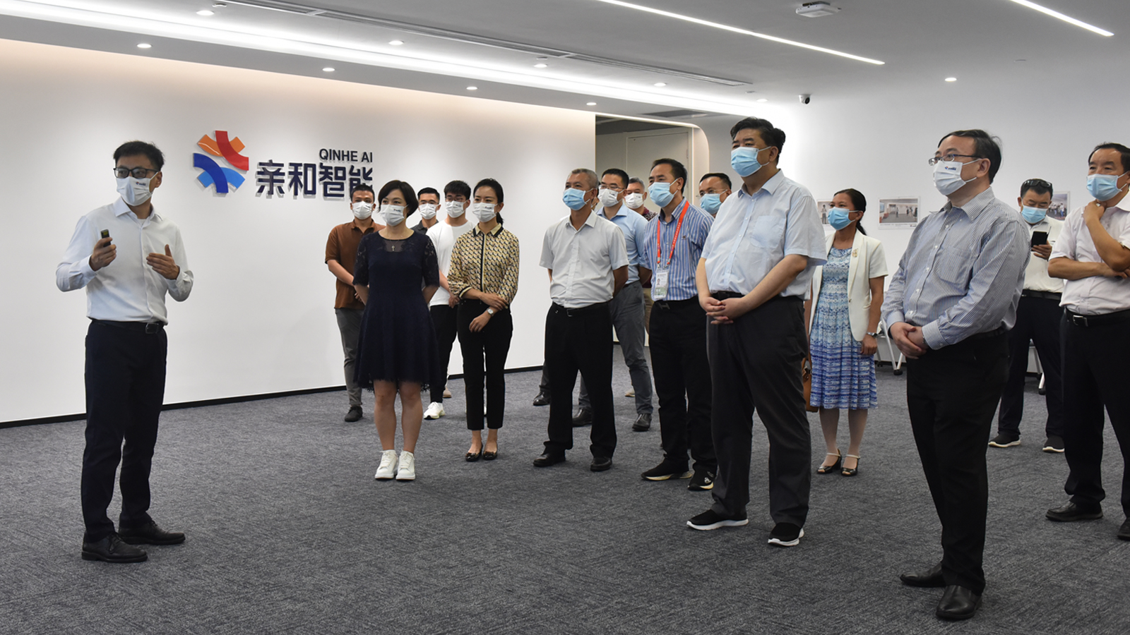 2022年中国国际消费品博览会内蒙古自治区政府代表团到访亲和智能