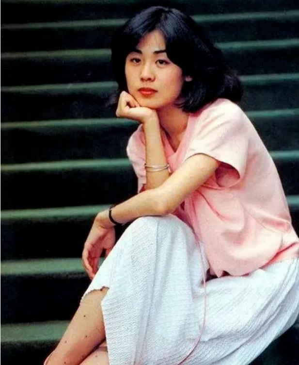 丛珊:刚生完孩子就与丈夫离婚,回国后携子二嫁导演萧峰,如今怎样
