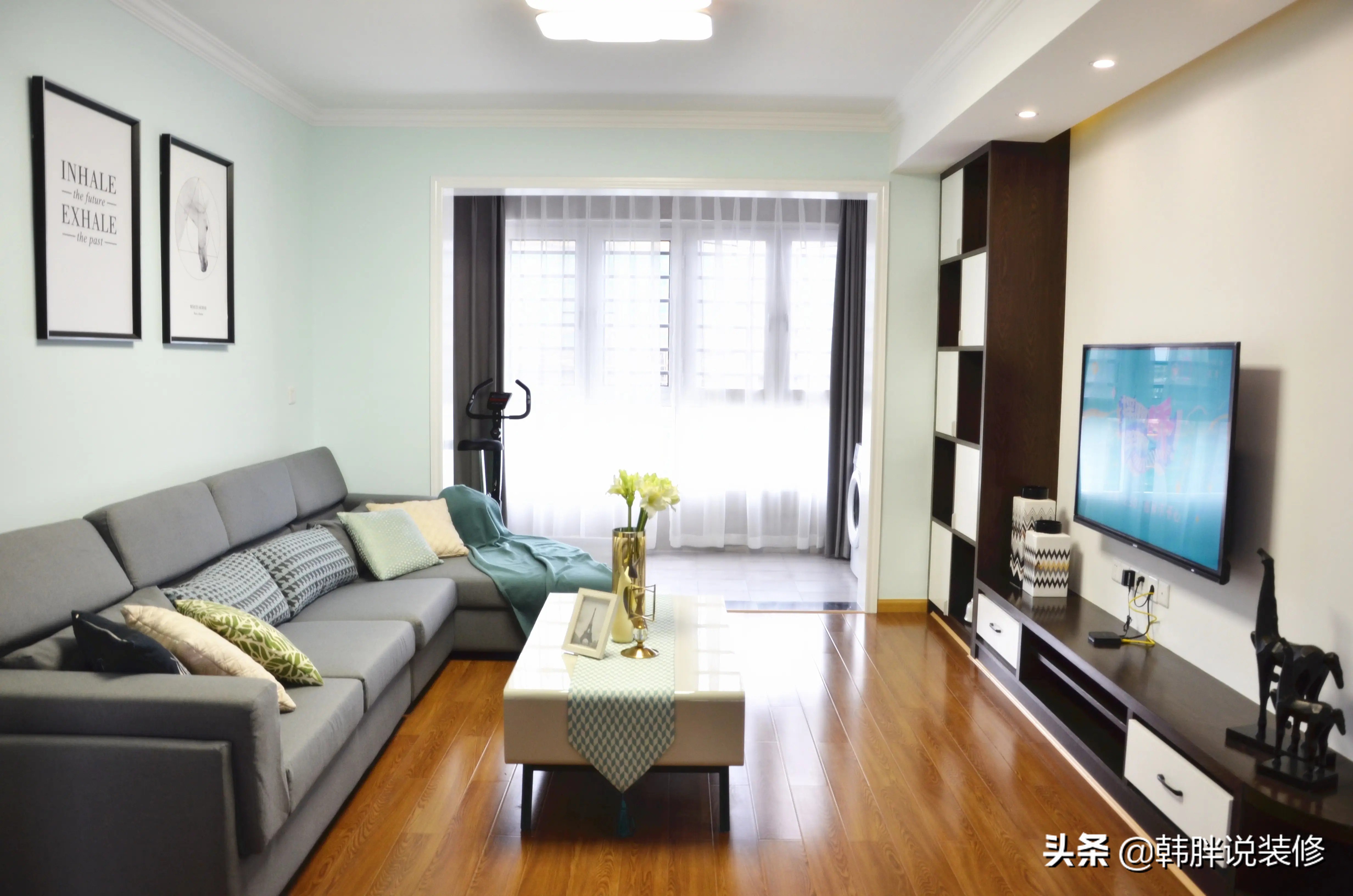 客厅阳台是打通好，还是装推拉门好？看完优缺点，你心里就有数了