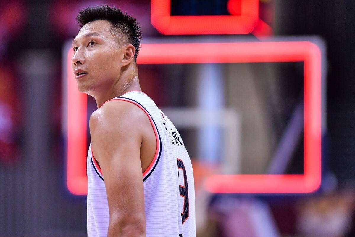 易建联年薪有多少（高风亮节！易建联1年C类合同留守广东宏远，年薪或低于550万）-趣拿体育