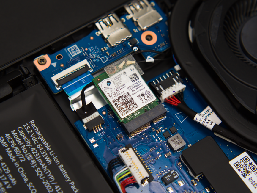 网卡是支持wifi6的英特尔ax201,这枚网卡也是各家旗舰的标配,近两年