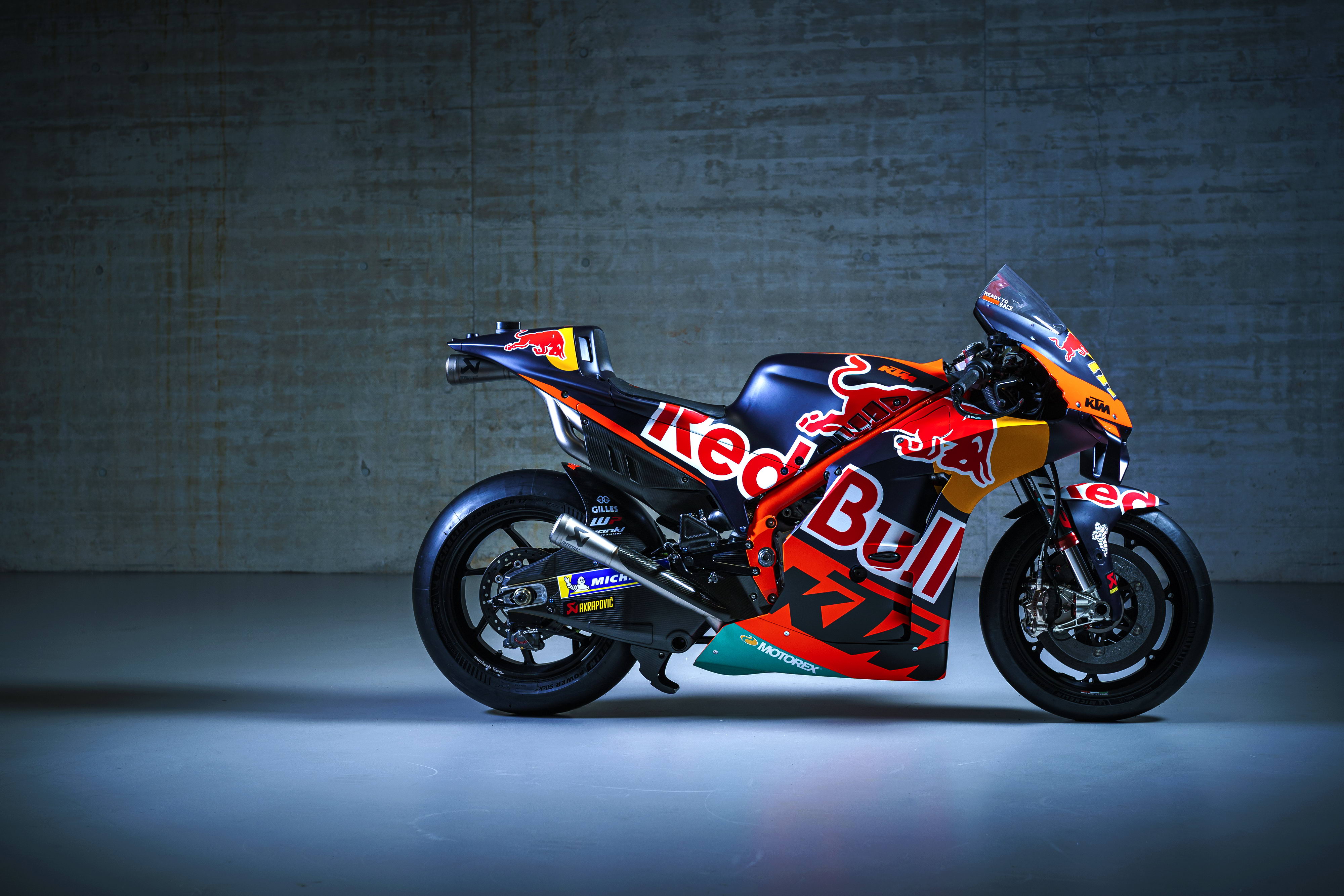 赛车rc比赛(MotoGP 2022：KTM MotoGP 红牛车队的 RC16 赛车)