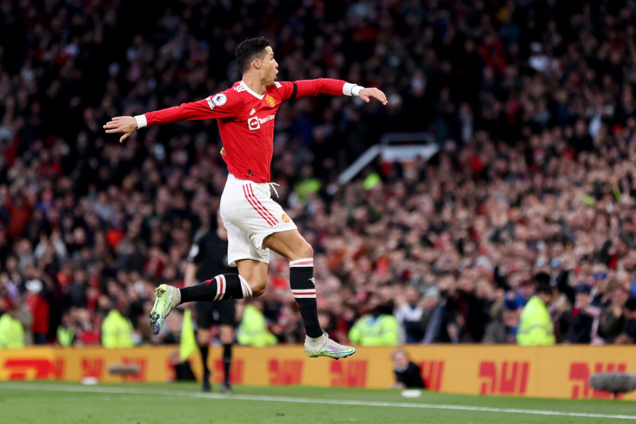 做出siu的庆祝动作致(庆祝动作的神!c罗如何把siu玩成个人标志?