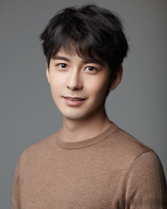 个个鹤立鸡群，却烦恼“长太高”，这10位男星的身高太不懂事