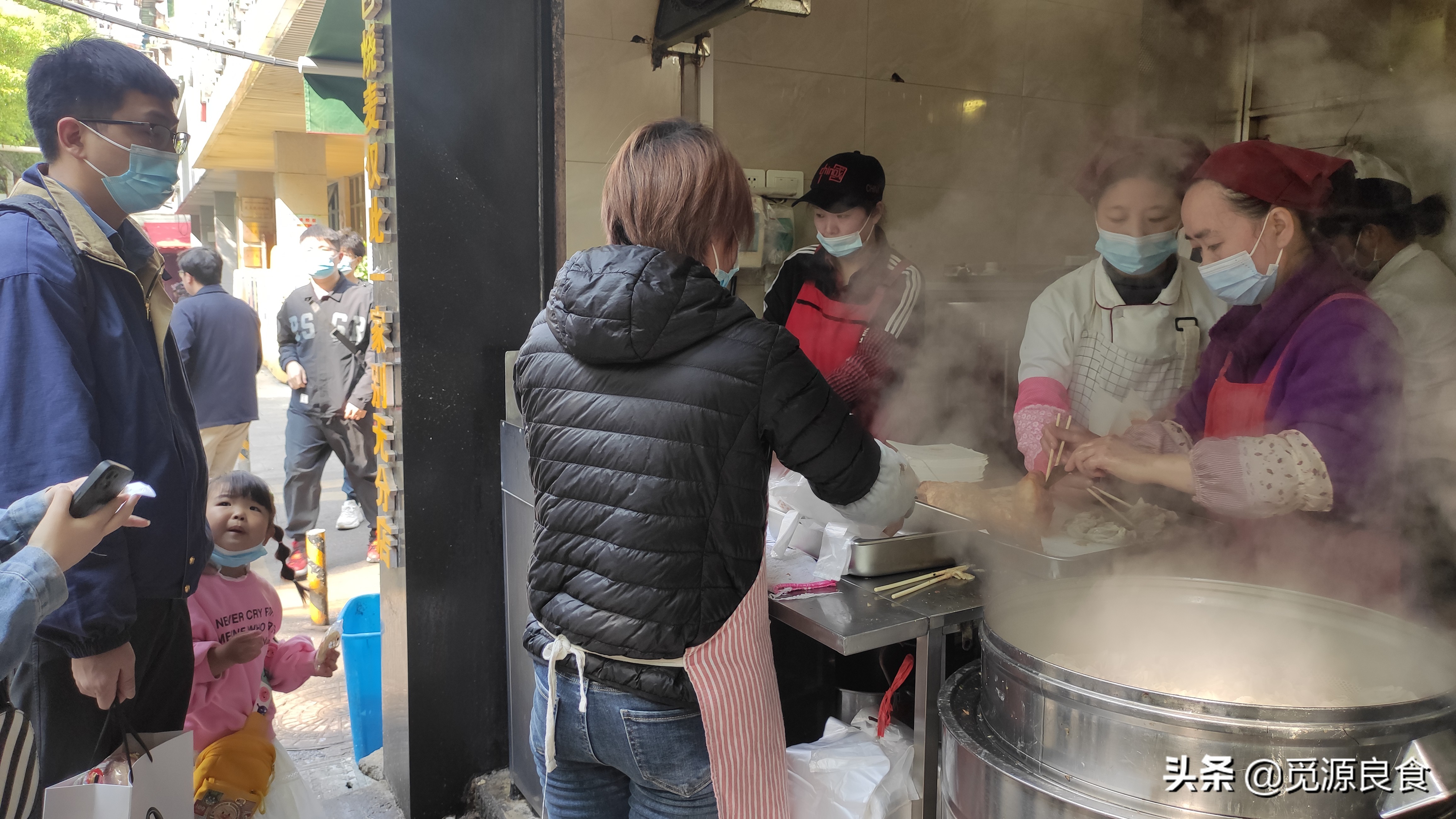 来武汉旅游，黄鹤楼附近的美食，在粮道街吃一日三餐，是欢乐时光