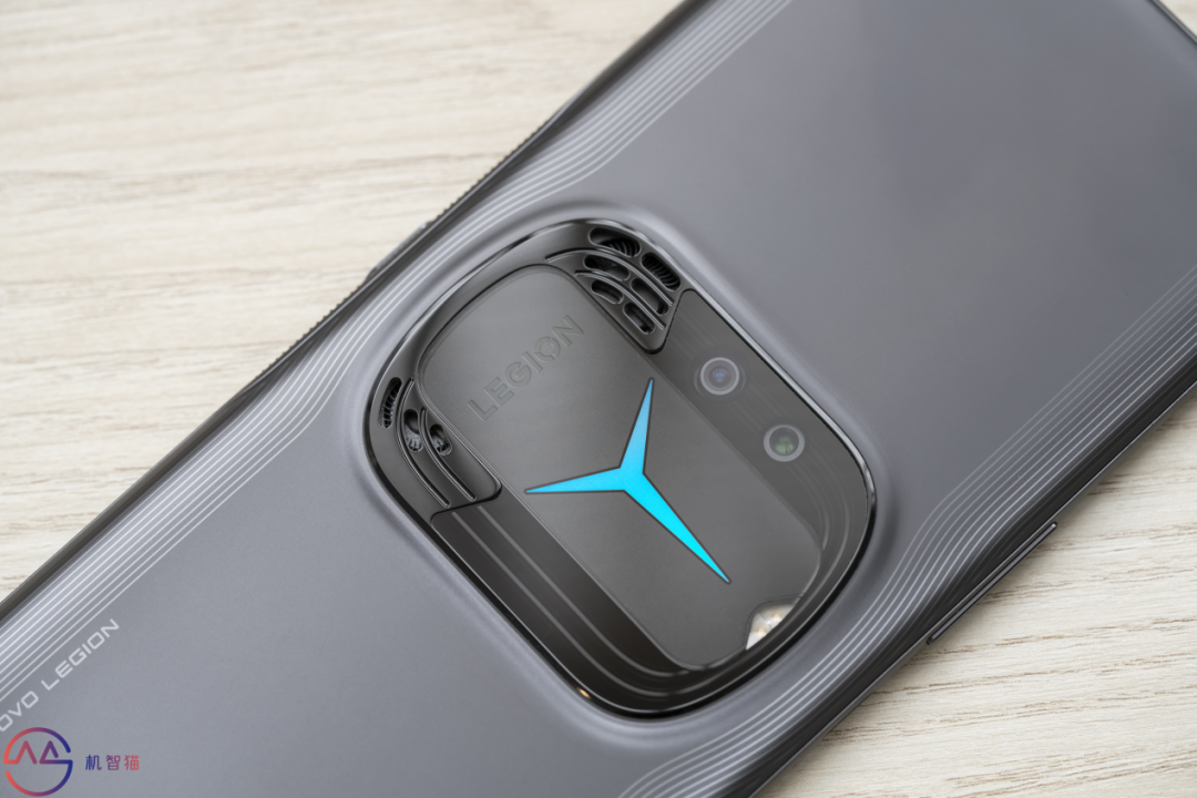 拯救者Y90电竞手机测评：“异类”的坚持与妥协