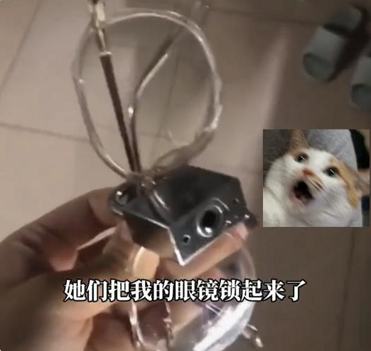 大学女生宿舍有多卷？给室友眼镜上锁不算啥，“体育加项”才吓人