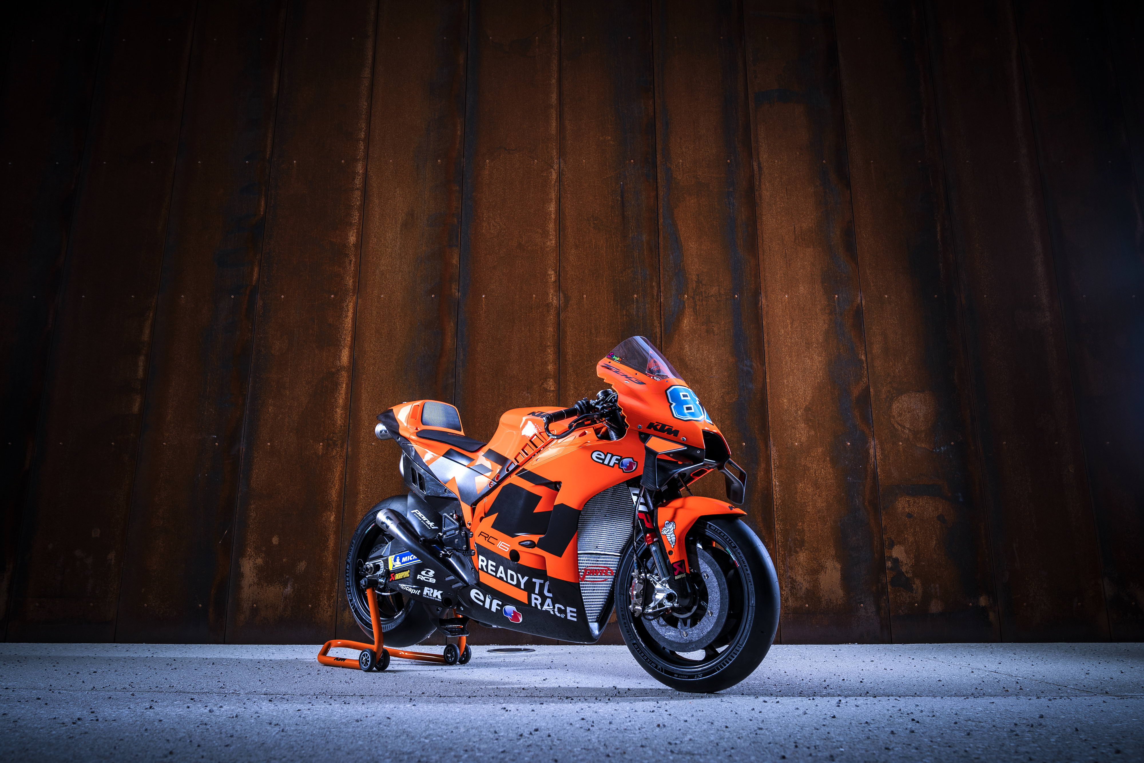 25号赛车手(MotoGP 2022：KTM MotoGP Tech3 车队的 RC16)