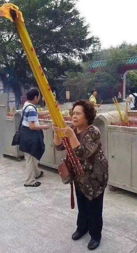 三炷香(为什么烧香时一般烧三炷香?