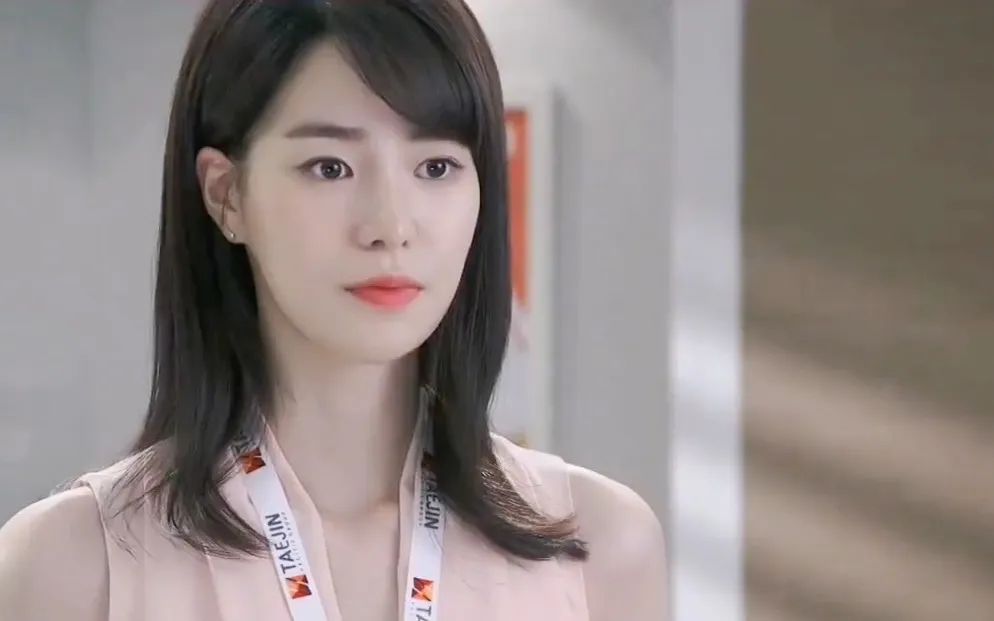 林智妍的成名之路:一脱成名,为爱退圈,出演恶女华丽回归!