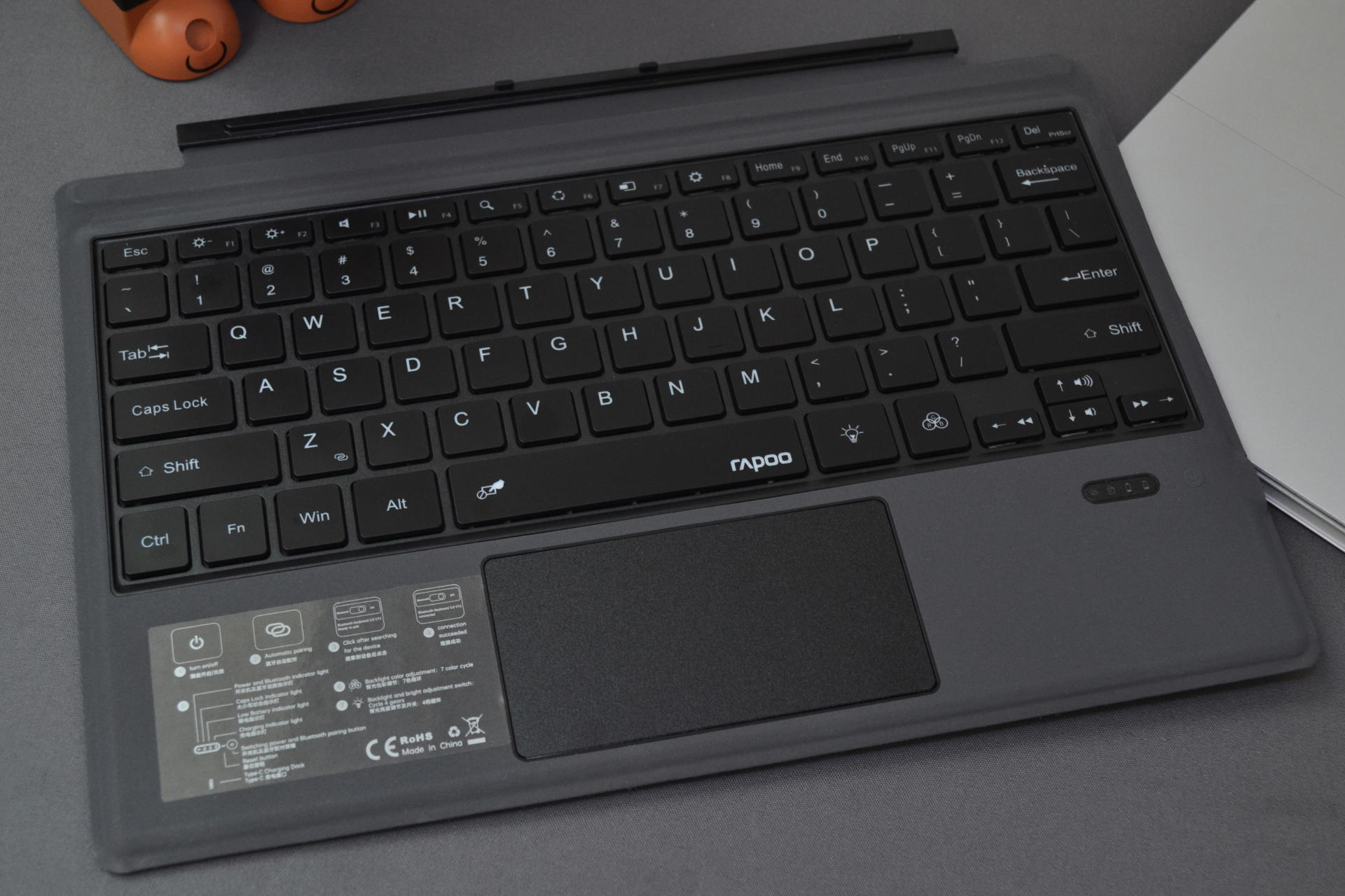 配件太贵 平替超原装 微软Surface另类玩法 雷柏蓝牙键盘XK200S