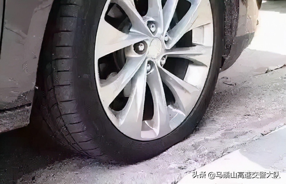 换新胎后车辆跑偏怎么办？简单四步轻松解决