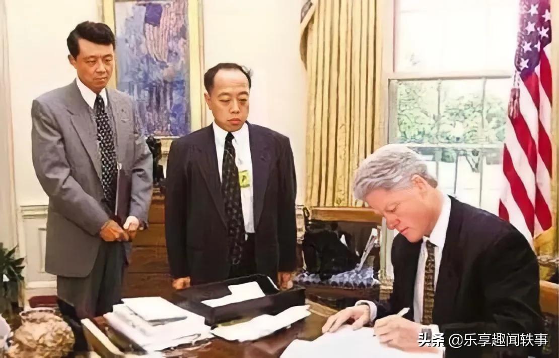 一张142岁的办公桌，24位美国总统用过，孩子们曾经在里面躲猫猫