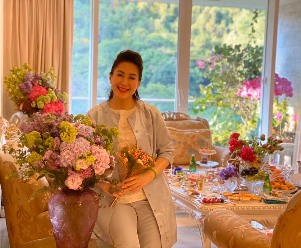 魏骏杰前妻参加名媛聚会!被曝同时交往俩富豪,穿一身名牌很阔气