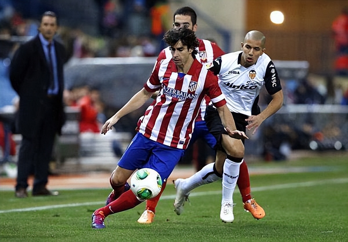 26号踢什么位置足球（10月26号足球推荐 欧冠 马竞vs？勒沃库森 阿贾克斯vs？利物浦 巴萨vs？拜仁）-趣拿体育