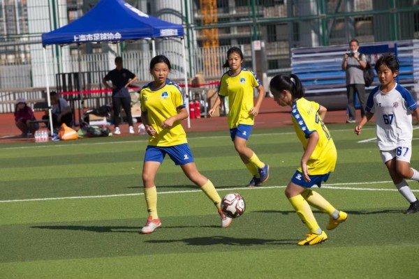 上海青少年足球静安（静安区第一支小学女子足球队在静安这所小学诞生 在女生中推广足球运动已有5年多）