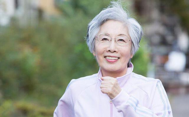 多走路是降血糖不花钱的良药吗？医生推荐3种走法，不妨学习下