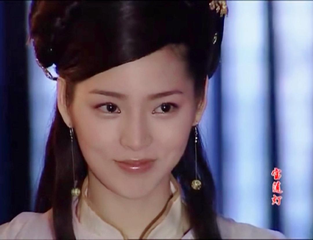 当时，韩国电视剧里的女性都长得很高，宋慧乔蔡琳也很有光泽，大长现在更是全员都是美女。
