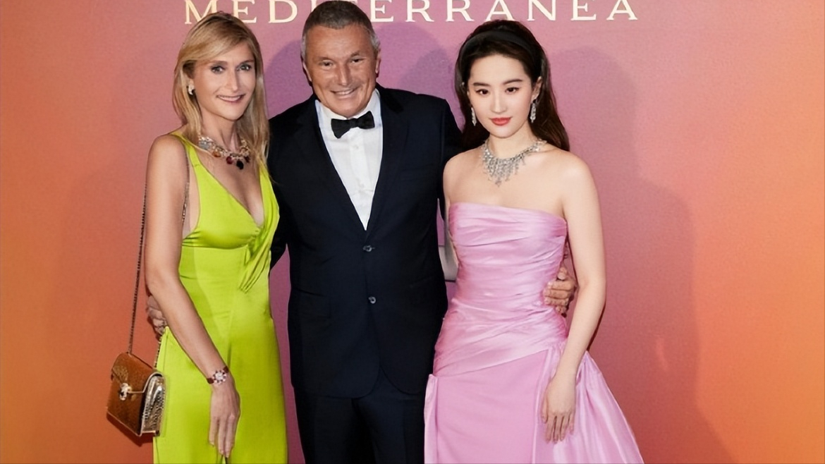 宝格丽代言人比美,lisa像公主,海瑟薇像女王,刘亦菲被嘲不上镜