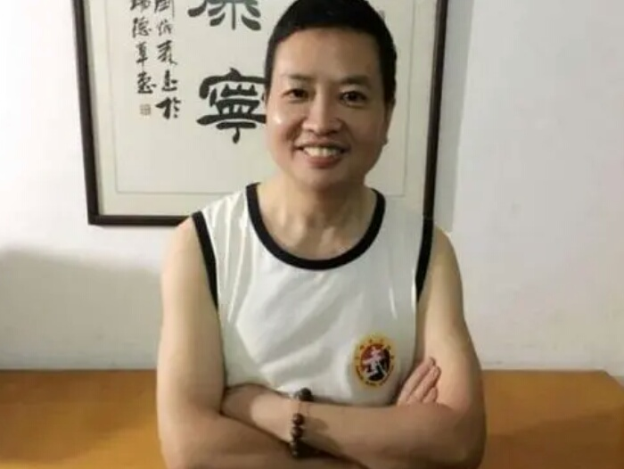 中国世界杯出现为什么感谢张吉龙(著名作家说：愿做国足主帅，月薪2万，拿不了世界杯奖牌可被判刑)