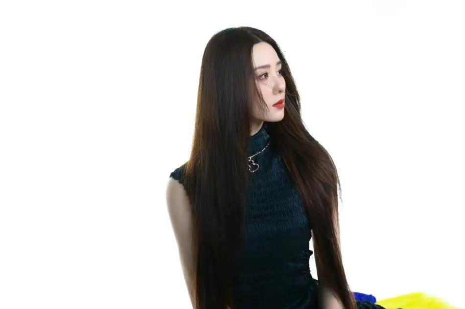 刘诗诗 长发温柔，侧颜也十分精致抗打氛围感十足