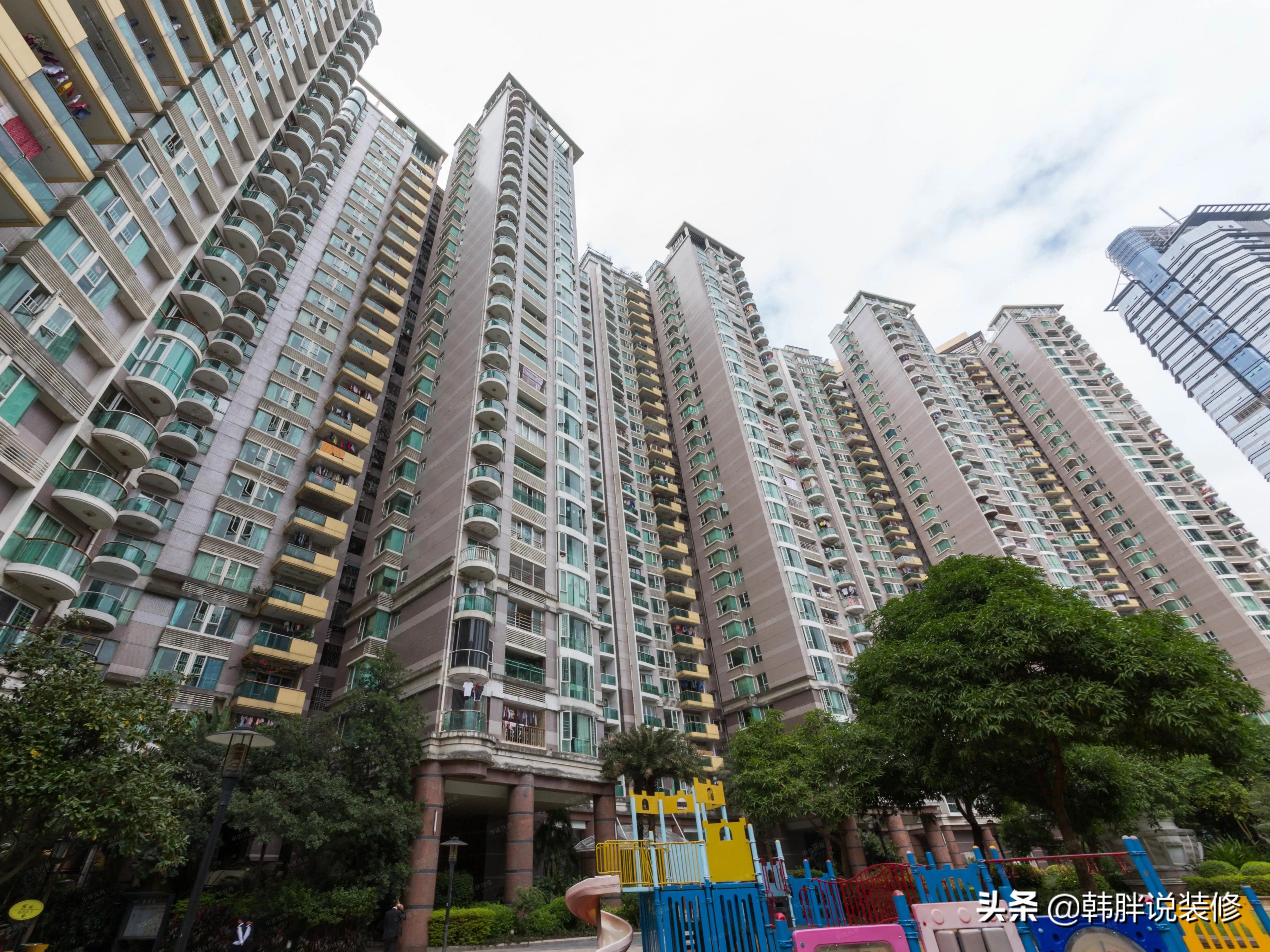 腰线房阳台装修效果图｜再穷不买顶层，实用美观两全其美