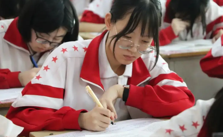 新高考模式下，2022年分数线或将面临调整，理科可能高于文科？