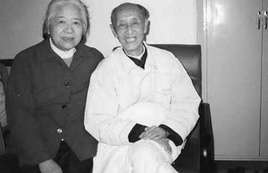 臧克家改动《沁园春·雪》中一字，毛主席看后大声叫好：按你的改