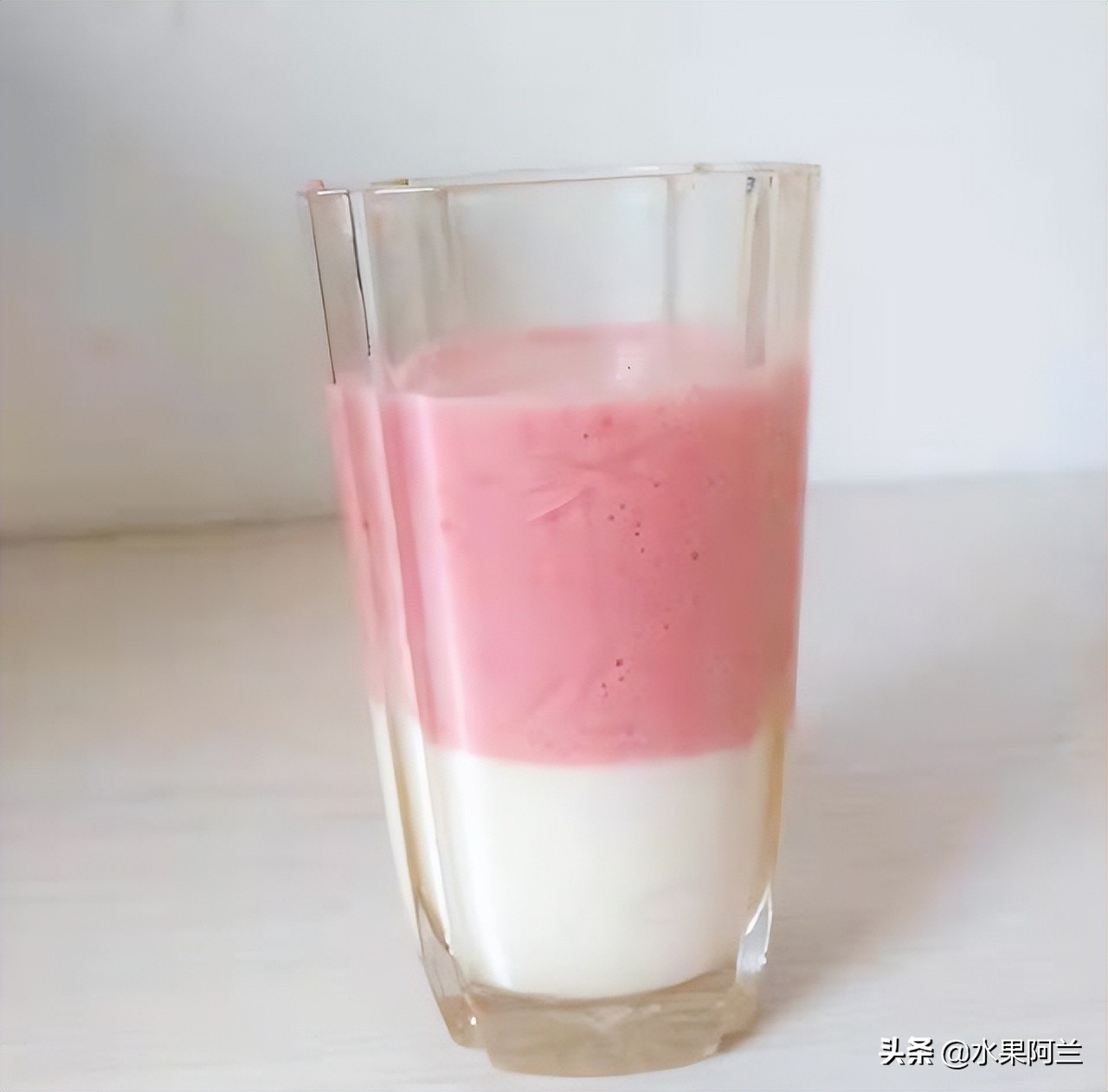 酸奶果汁的做法（分享家庭版酸奶奶昔的做法）