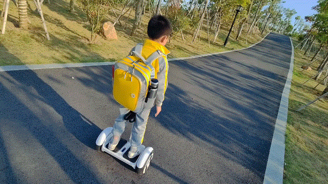 地平线8号儿童背包体验，释压护脊还颜值在线，这特么也太能造了