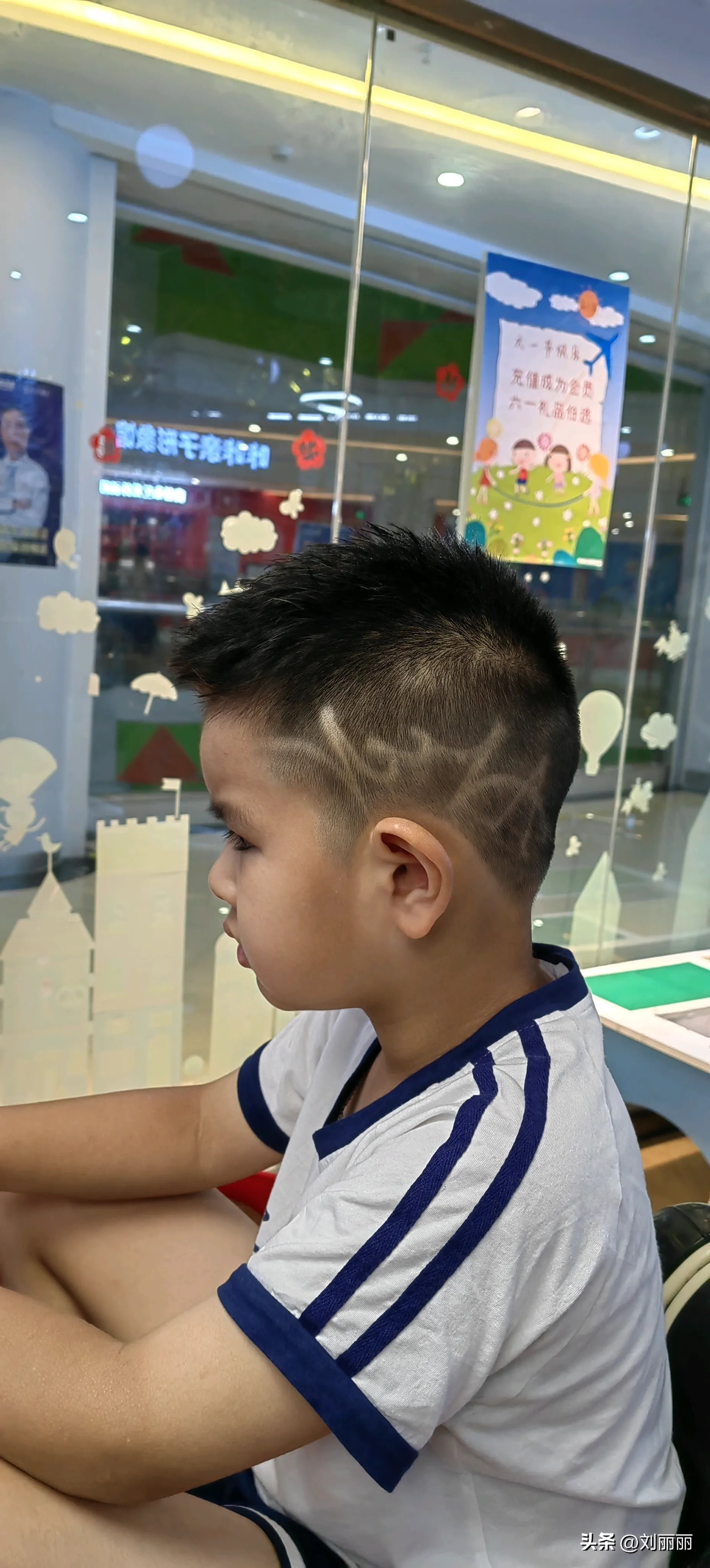 男童头发造型图片(十一最帅气小男孩发型15款,时尚还有型,快快收藏吧)