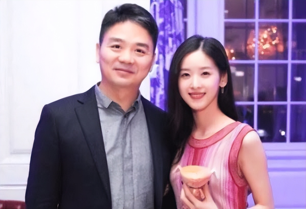 刘强东年轻时的照片，看得叫人心酸，这才是白手起家！让人佩服