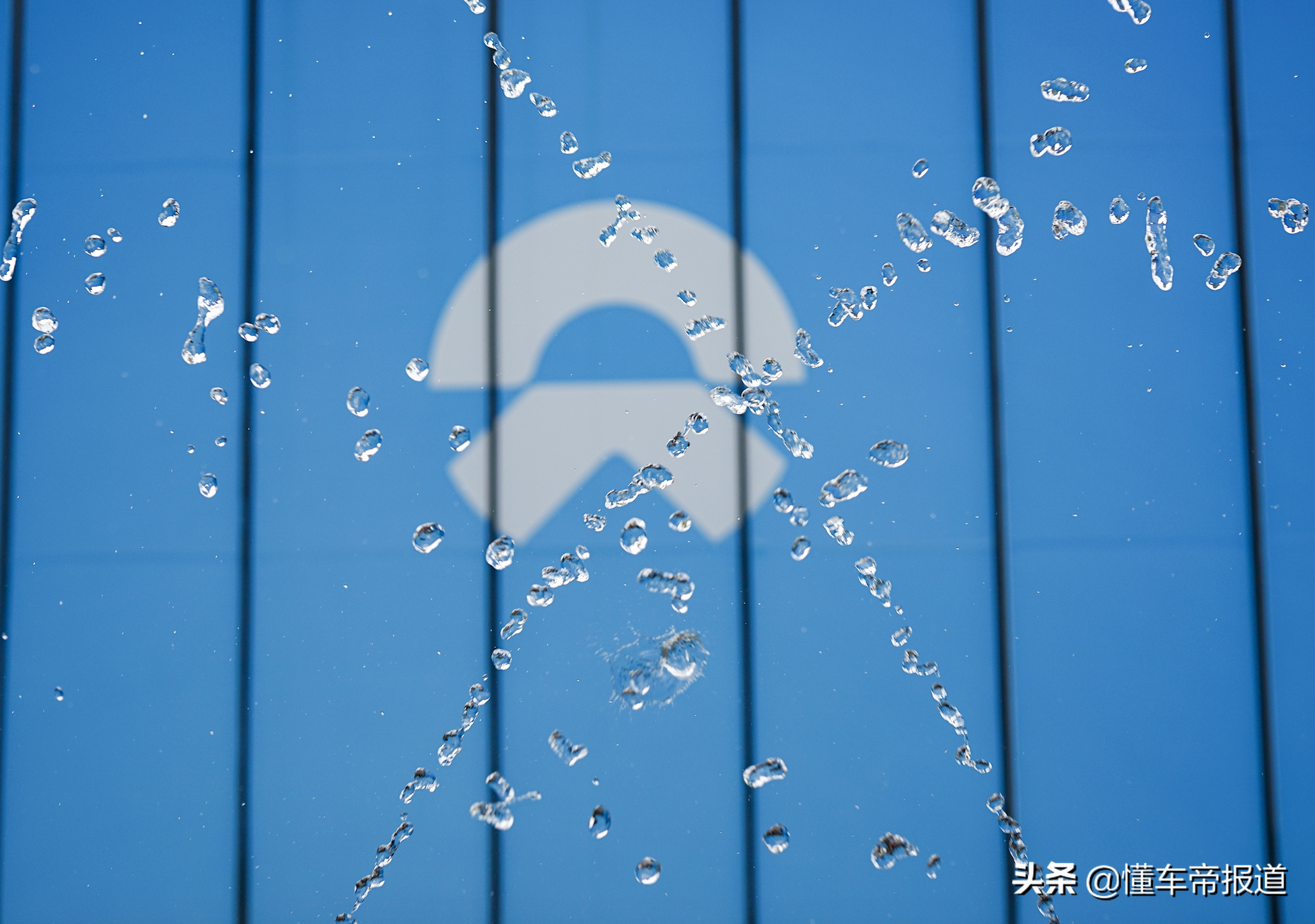 重磅｜蔚来新品牌信息曝光：定位中高端，计划2024年投产