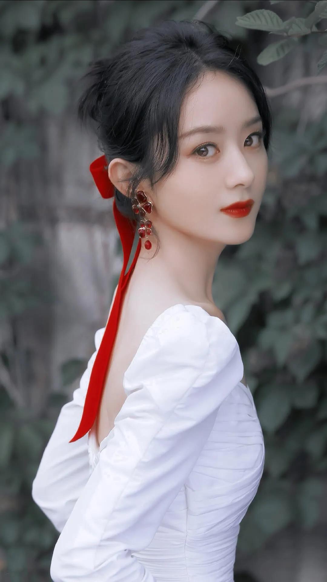 赵丽颖竖屏壁纸：颖火虫们，赵丽颖值得你一直爱吗？