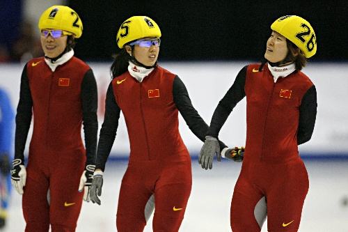 韩国冰刀割伤中国队员（恶意犯规划伤中国选手、买黑哨进了世界杯，韩国为啥“蛮不讲理”）