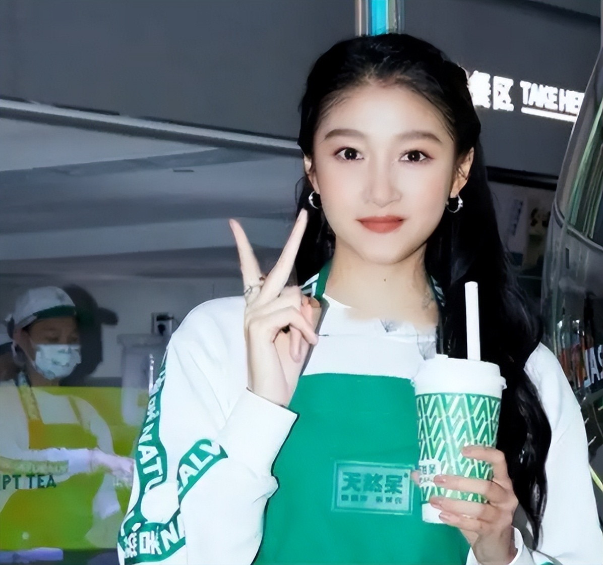 4元成本卖上千，一盘毛肚380，这些明星坑起粉丝来真不手软