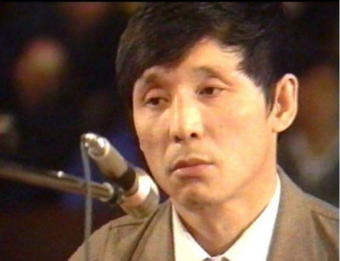 乔四爷("黑龙江黑帮教父"乔四:狠起来自断手指,被捕后妄想拿钱换命)