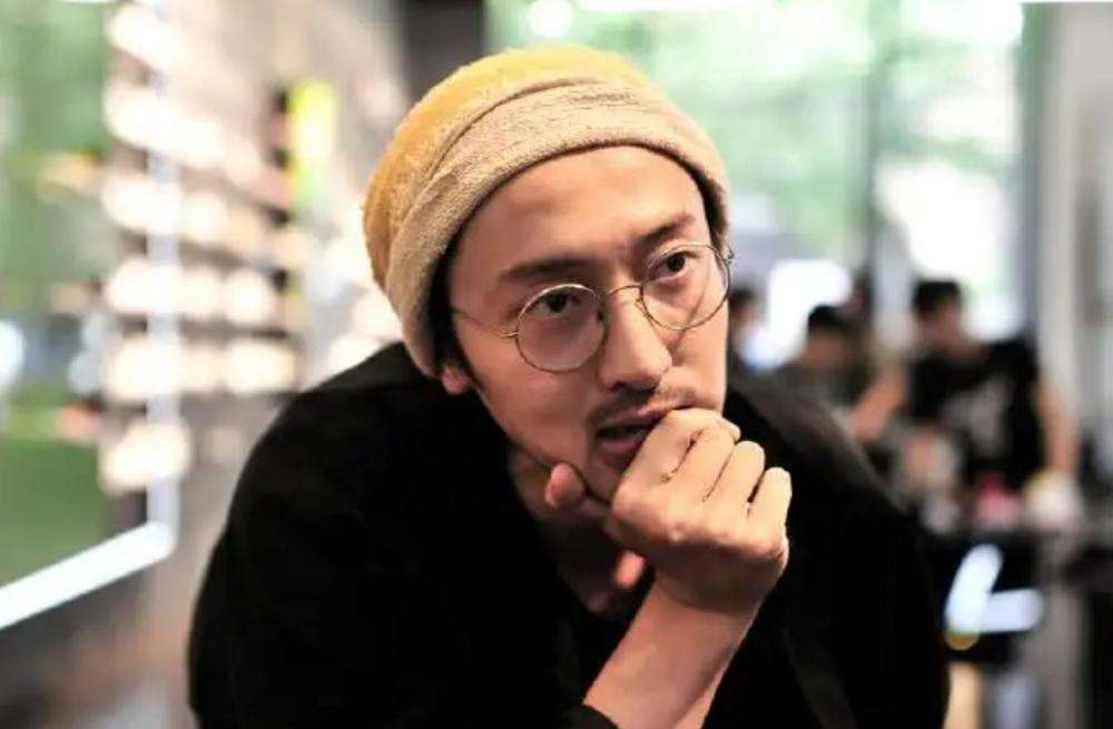 直播哭穷、住着豪宅求关爱，这6位卖惨翻车的明星，太打脸了