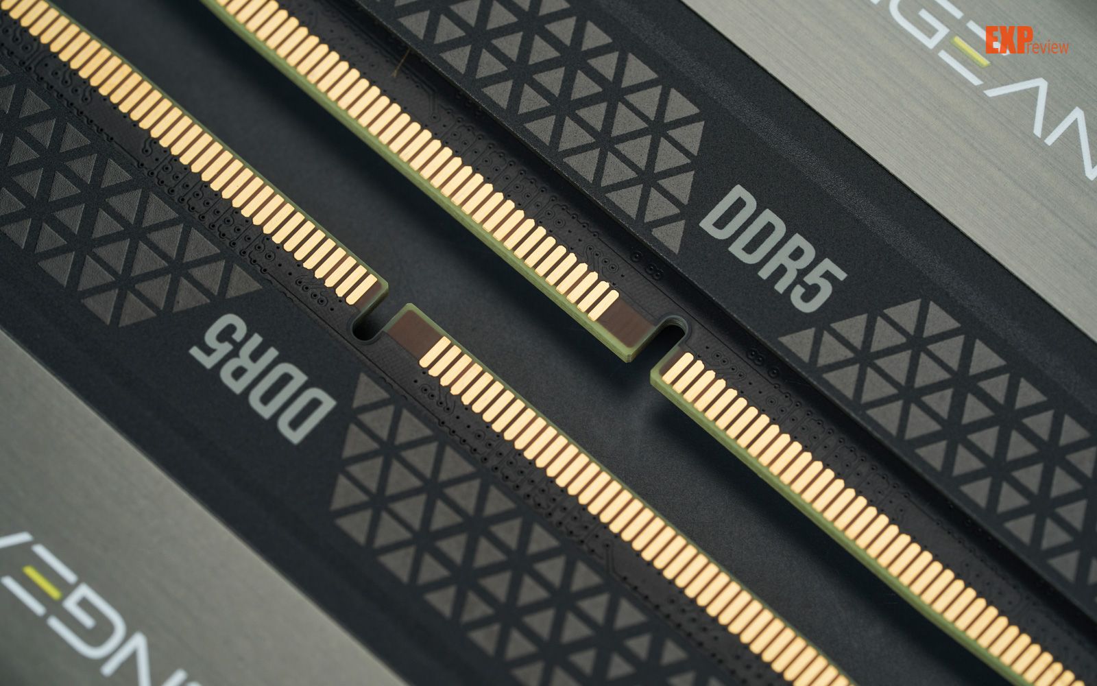 美商海盗船复仇者RGB DDR5 6000MHz内存评测：有性能有颜值