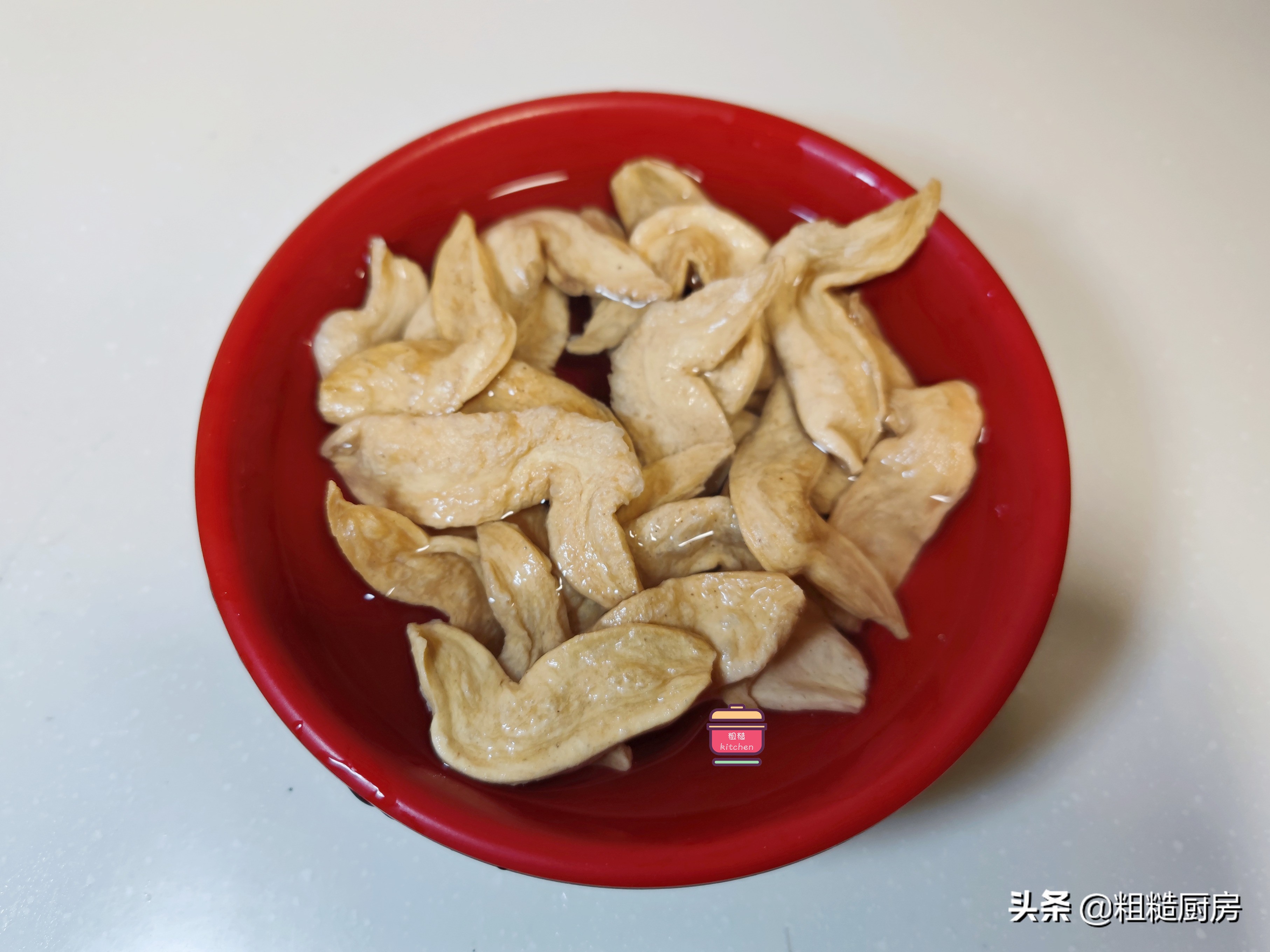 小白菜这样做给肉都不换，2种食材简单一炒，鲜香爽脆，筋道耐嚼