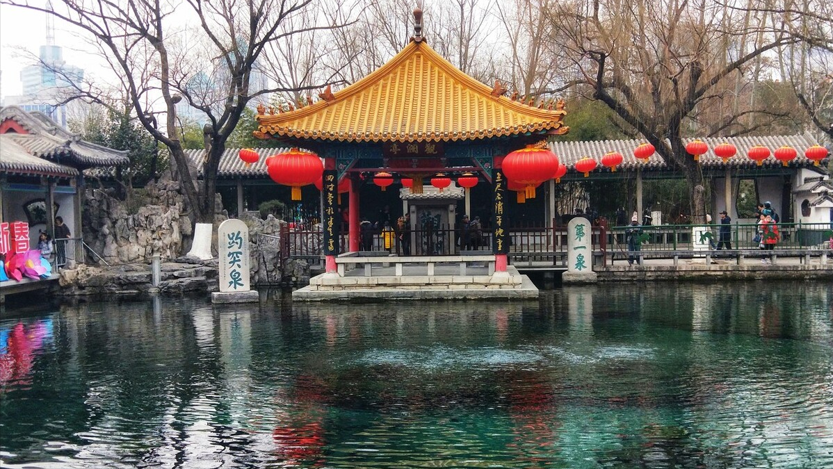 我也是个“门外汉”，不懂诗的张力，现代诗咋写
