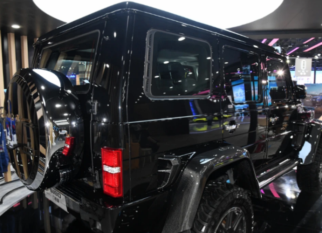 “国产奔驰大G”登场，车高2米2，仅售27.8万起，直接放弃坦克500