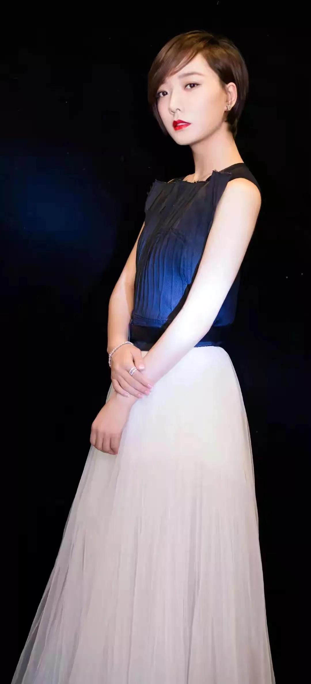 王珞丹：气质婉约，温婉大方，优雅迷人