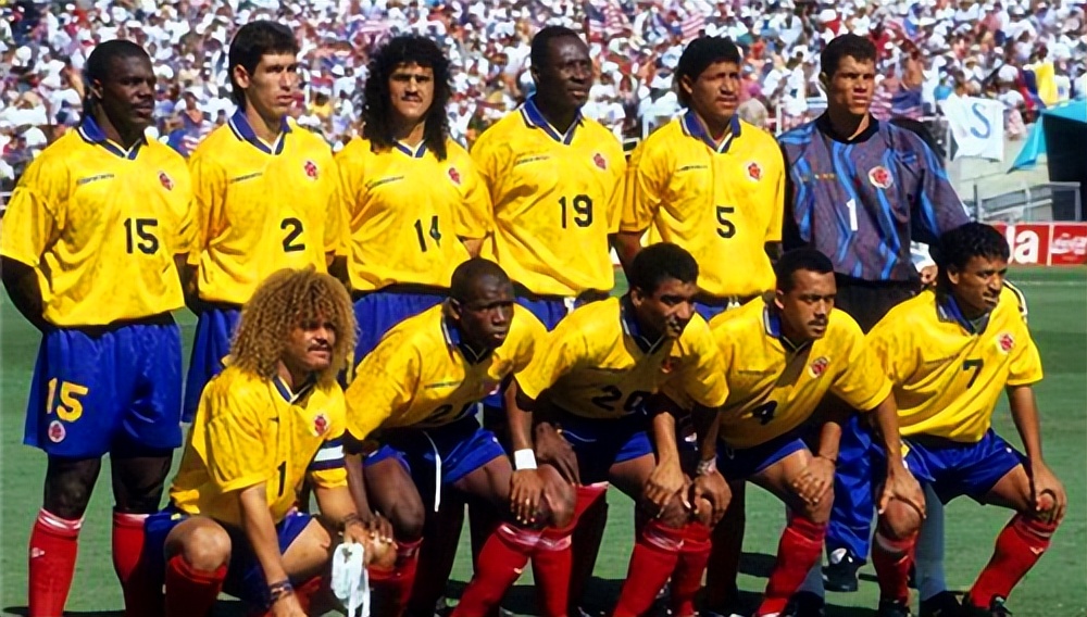 94年世界杯，哥伦比亚球员将球踢进自家球门，回国后连中12枪殒命