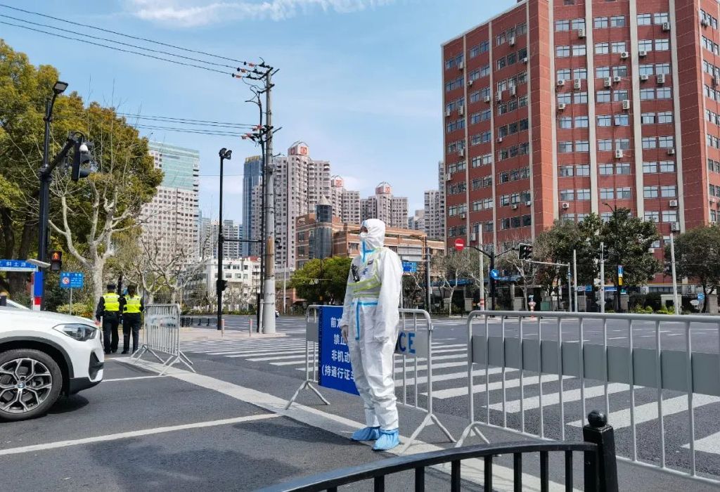 防疫新答卷:"一例封城"和全民两天一核酸