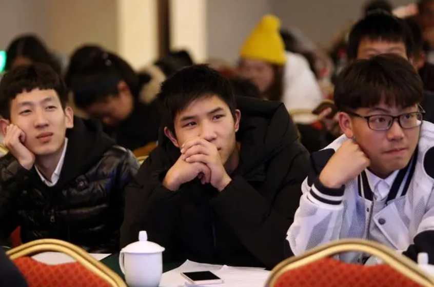 挤不进的圈子就别挤了，上大学才发现，家境不同的人很难成朋友