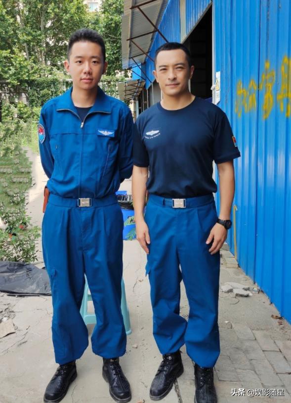 《我爱轰炸机》计日而待，张晚意空军上尉出镜，女主亦是美若天人