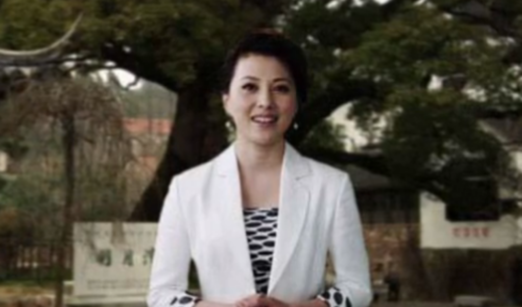 梦桐：曾因没钱买服装遭嘲讽，在央视工作25年，如今46岁活成这样